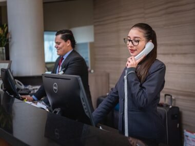 High-Paying Hotel Front Desk Clerk Jobs in Canada 2025 for International Applicants